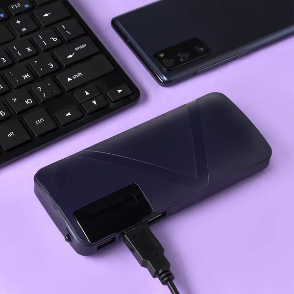 Внешний аккумулятор PB-05, 6000 мАч, 3 USB, 2 А, фонарик