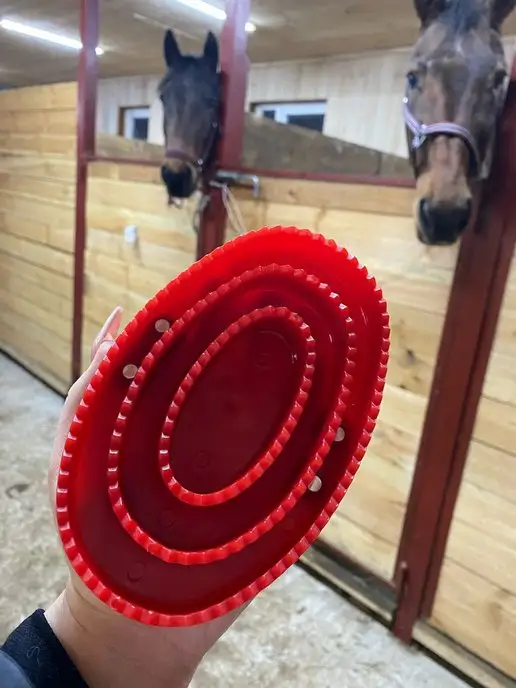 Sweethorse Скребница из пластика с ремешком, черный, фото 3