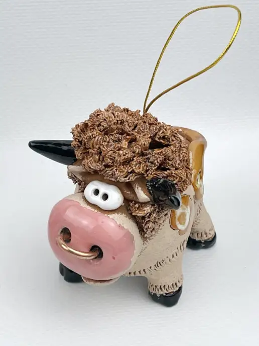 Ceramic Fauna Глиняный колокольчик ручной лепки Бык, елочная игрушка, розовый, фото 3