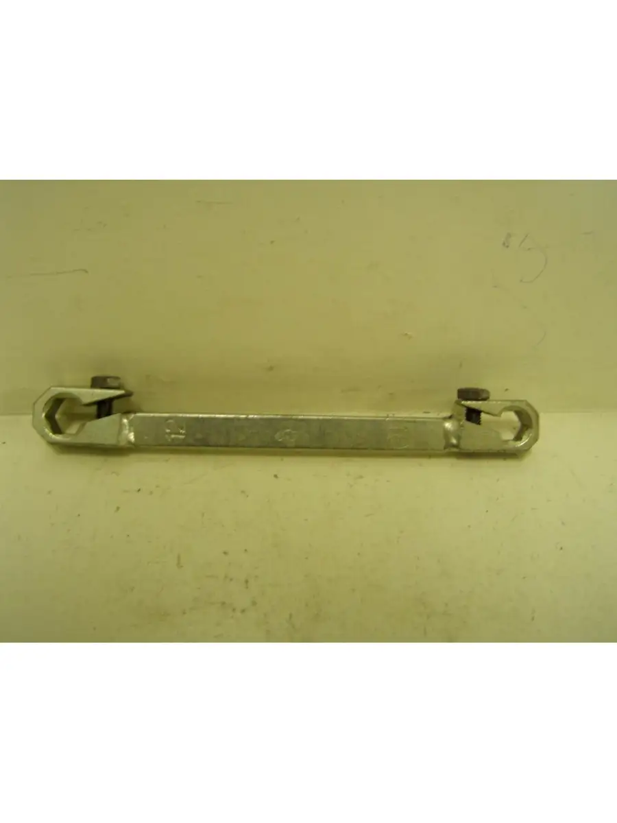 Ключ тормозных трубок 8х10 артикул. Ключ для тормозных трубок ваз 2107. Ключ прокачки тормозов 10х13мм с 2 фиксаторами техник. Ключ для прокачки тормозов 8х10. Ключ прокачки ваз.