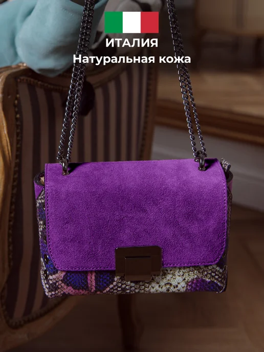 итальянская сумка из новой коллекции на витрине магазина