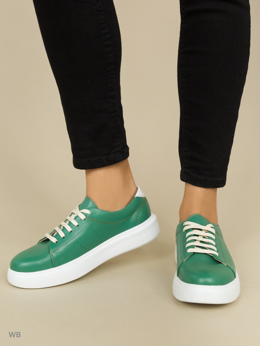 Кроссовки с зеленой подошвой. Зеленые кеды женские. Кеды с зеленой подошвой. Кроссовки с зеленой подошвой японские. Белые кеды с зеленой подошвой.