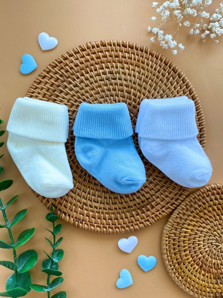 Носочки для новорожденных 0. Носочки для новорожденных. Носки для малышей. Детские носочки для новорожденных. Детские носки для новорожденных.