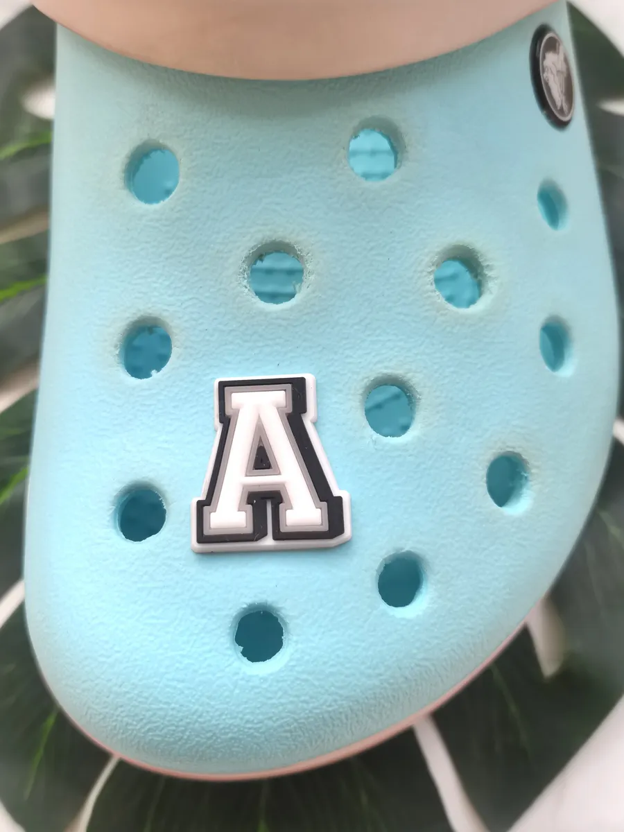 Джибитсы на crocs Буква А