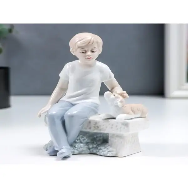 Фигурка «Мальчик на скамеечке» 15см